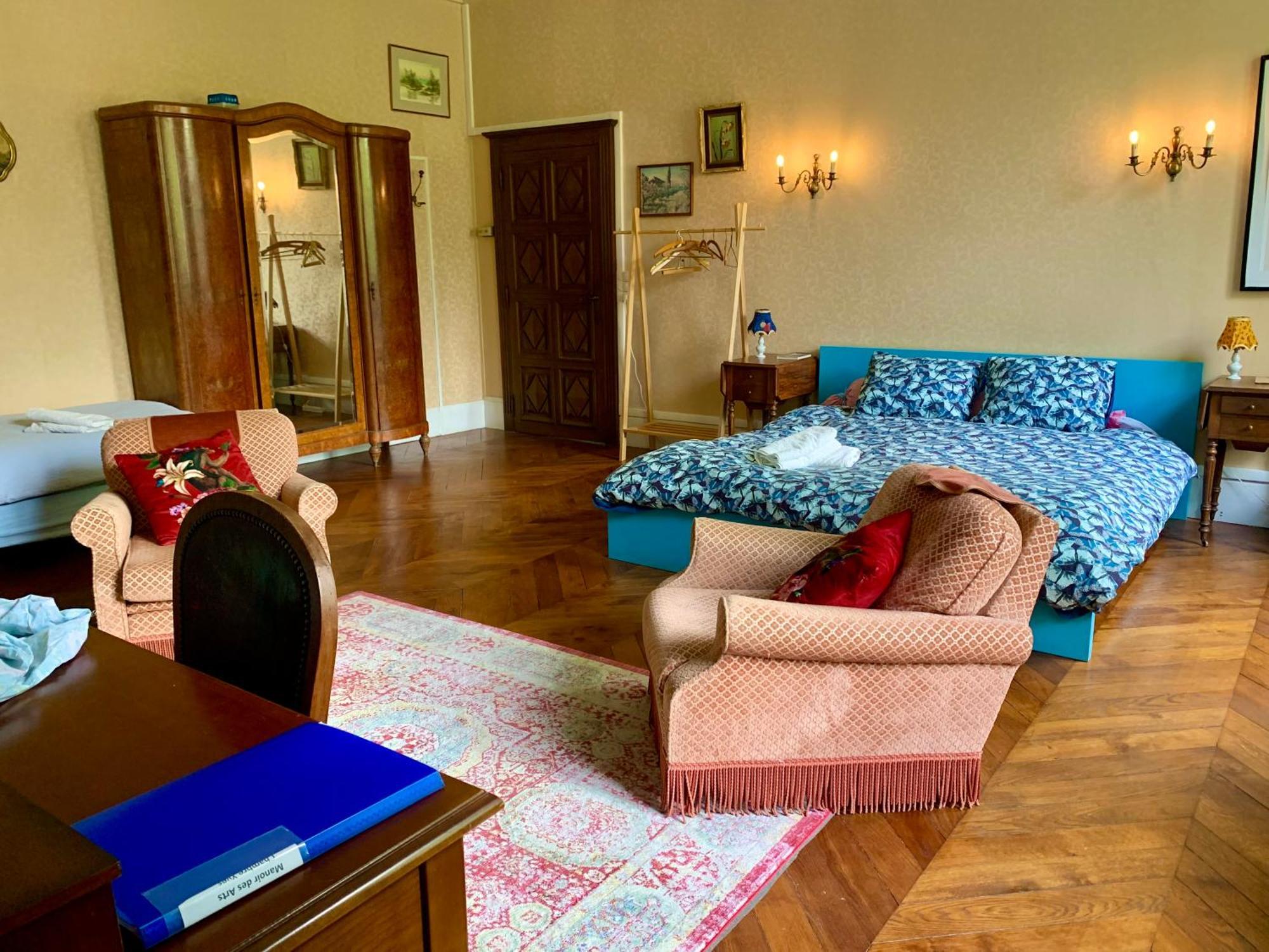 Bed and Breakfast Yxie - Manoir Des Arts Villeblevin Habitación foto